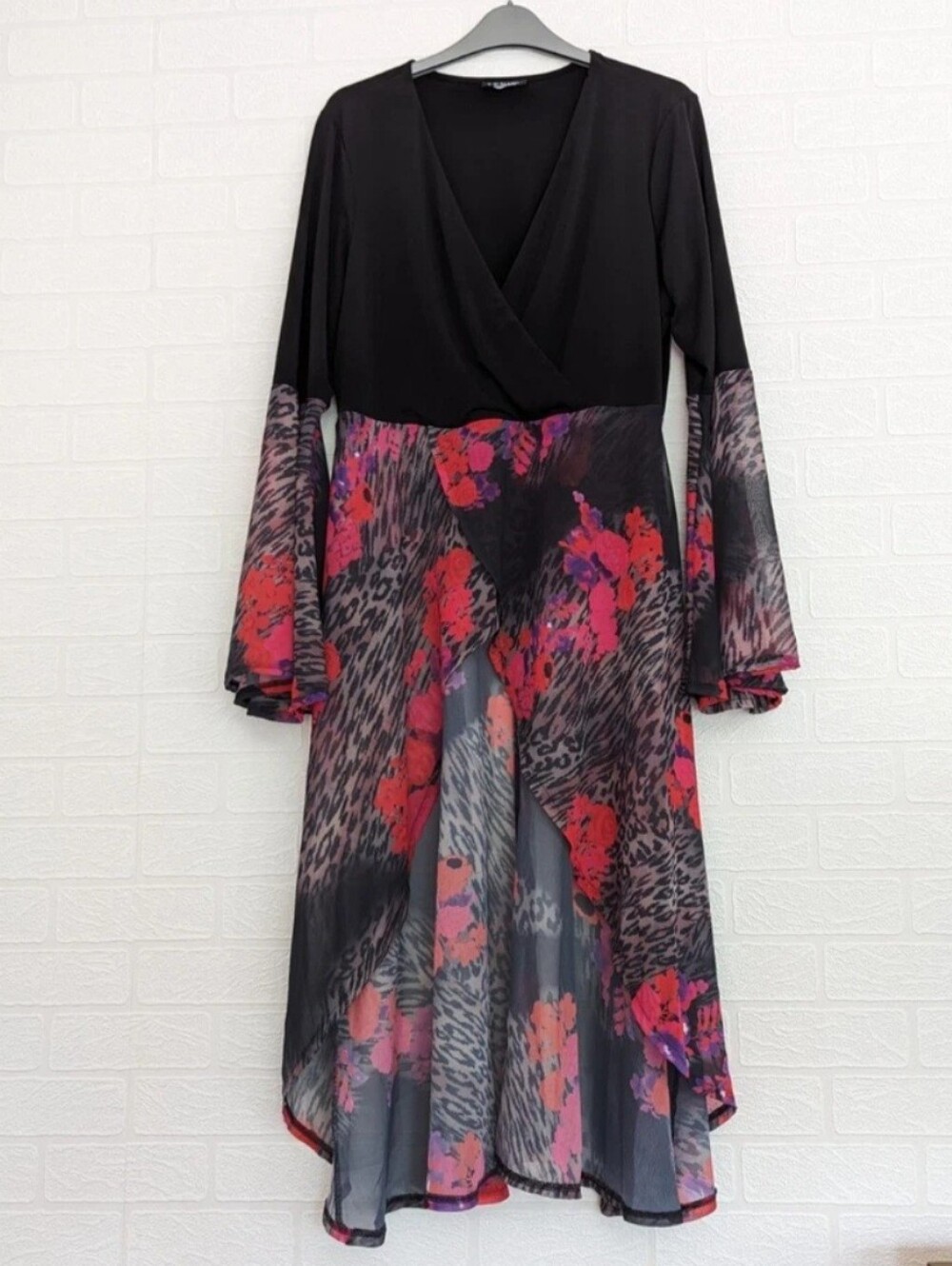 VENUS Black Bell-Sleeve Top Pink Floral Leopard Print Sz 14 Resortwear Beachy